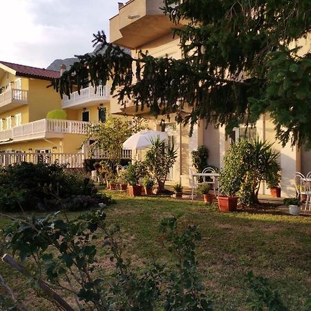 Apartments Sretna Gradac  Exteriör bild