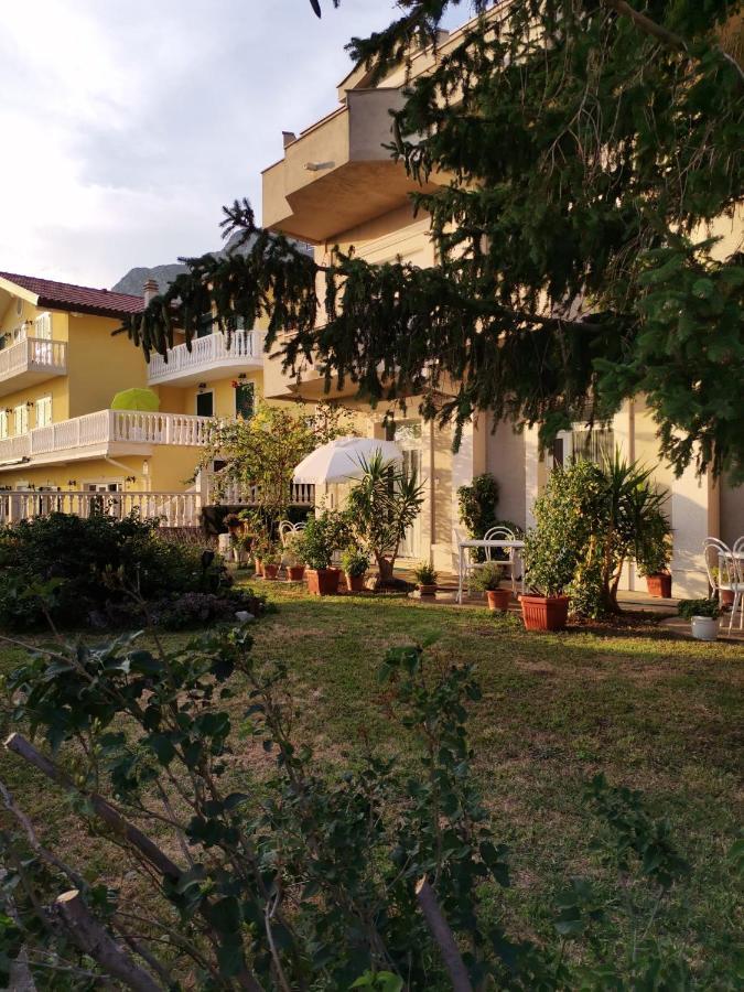 Apartments Sretna Gradac  Exteriör bild
