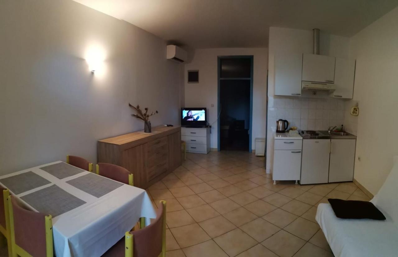 Apartments Sretna Gradac  Exteriör bild